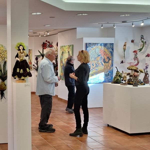 Centre d'action culturelle de la MRC Papineau - Individuals standing in a room full of art
