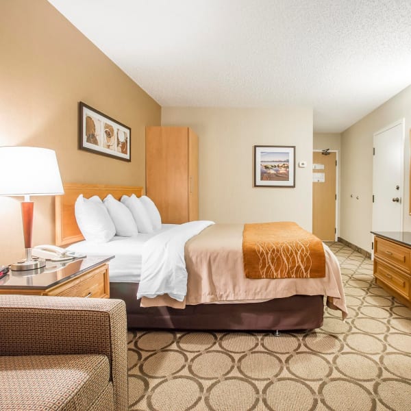Guest room at Comfort Inn Rimouski.