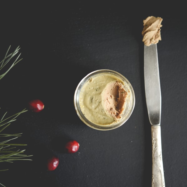 Côté Est - Spread and a butter knife
