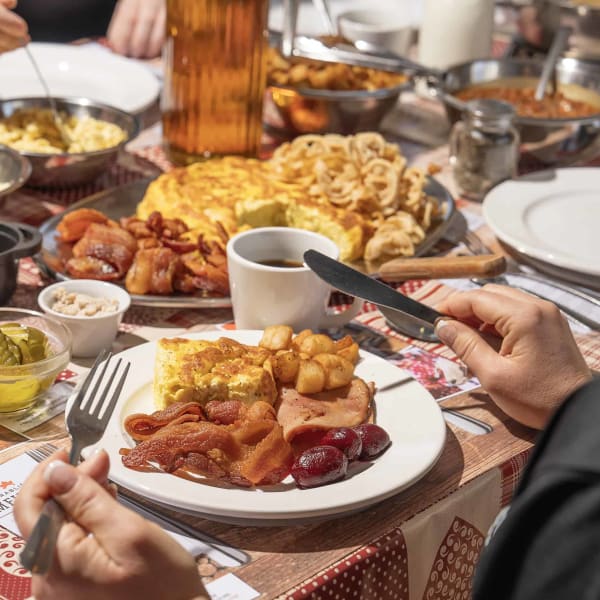 Repas de cabane à sucre à l'Érablière Meunier.
