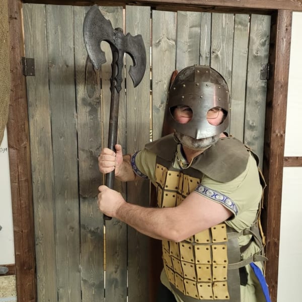 Homme, grandeur nature.