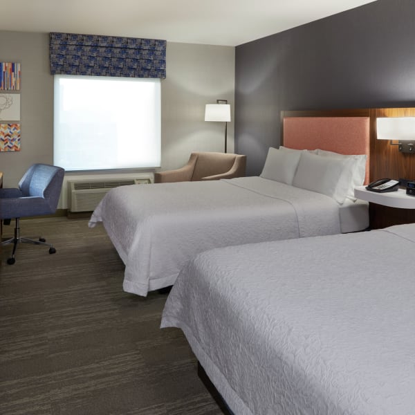 Hampton Inn & Suites by Hilton Montréal-Dorval - Room with two beds