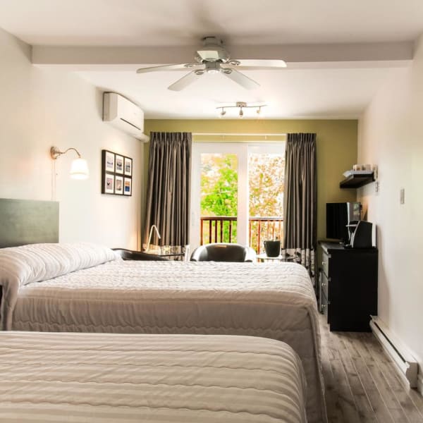 Hôtel-Motel Le Béluga - Room with two beds