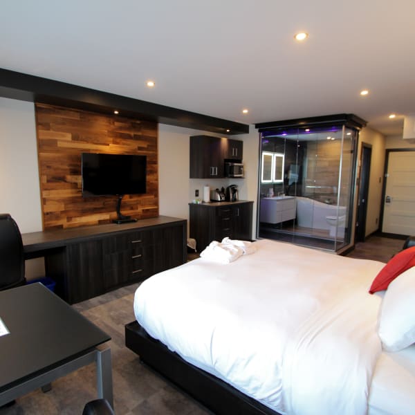 Room at Hôtel Le St-Germain.