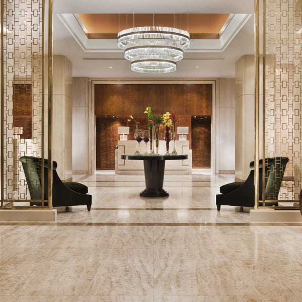 Hotel Omni Mont-Royal - Luxurious lobby