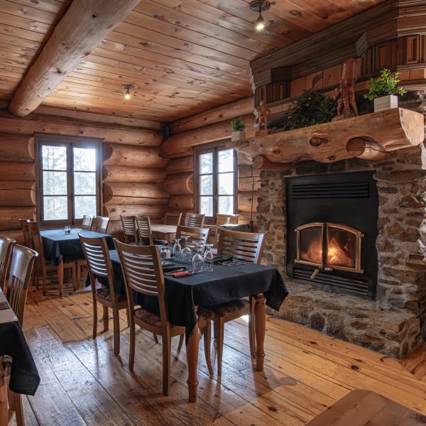 Charlevoix's Outfitters