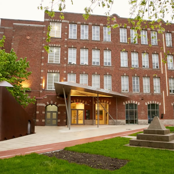 Façade de la Maison de la culture Claude-Léveillée.
