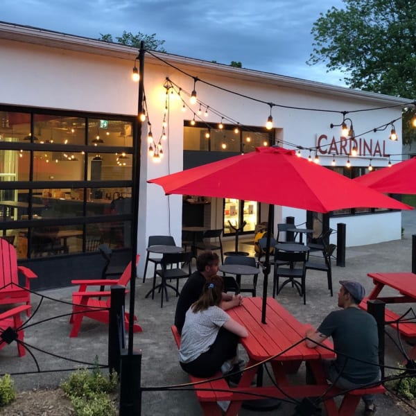 Microbrasserie Cardinal Brewing - Terrace in the evening.