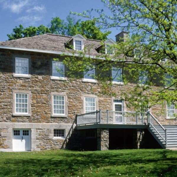 lieu_historique_national_du_canada_de_la_caserne_de_carillon_1