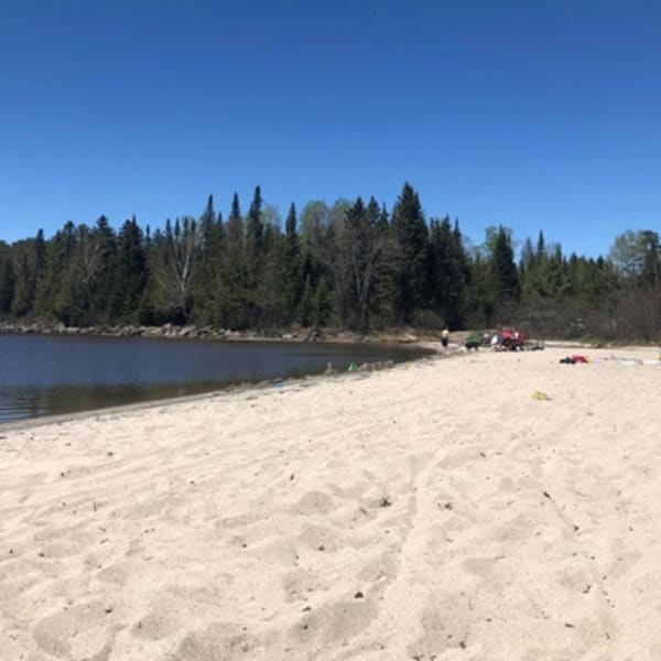 plage_du_lac_aux_araignees_1