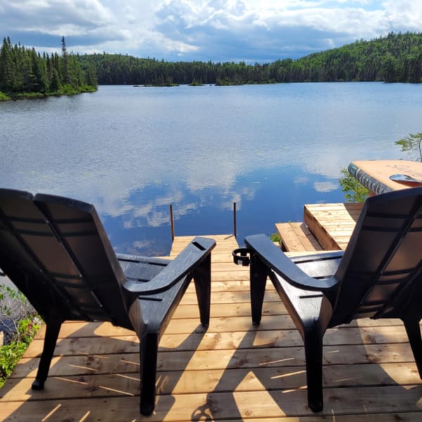Pourvoirie des Grands-Ducs -  Two chairs facing the water