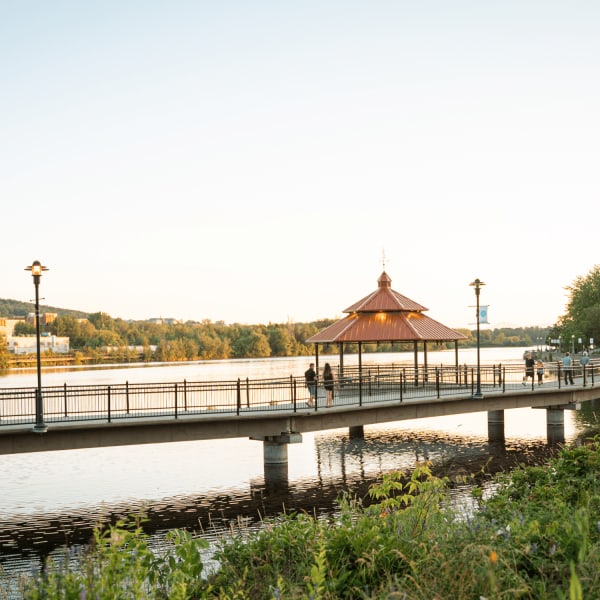 Promenade du Lac-des-Nations.