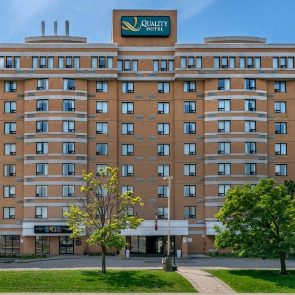 Quality Hotel & Suites Montreal East - Exterior of the hotel