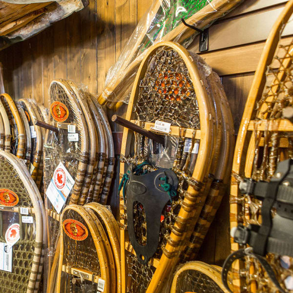 Raquettes traditionnelles.