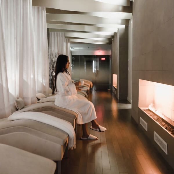 Une femme au Spa St. James.