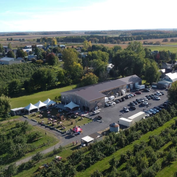 Vue aérienne du Verger Les Jardins d’Émilie.