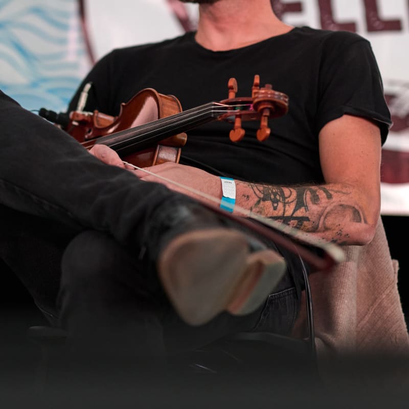 Musicien avec son instrument