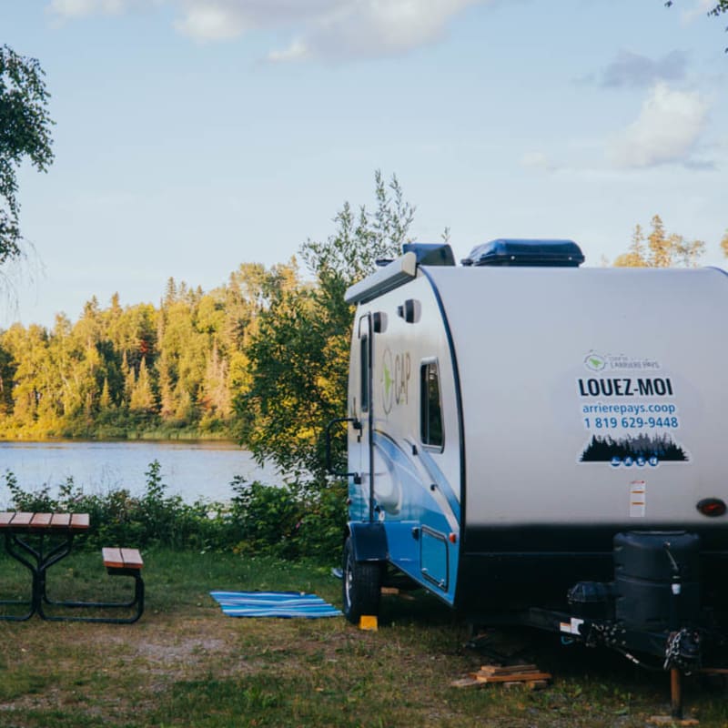 Camping le P'tit Paradis : waterfront campsite