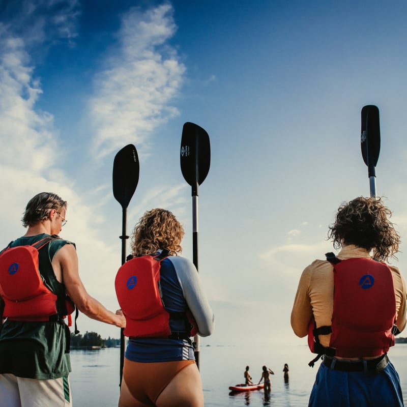 Destination Lac-Saint-Jean friends waiting to go kayaking