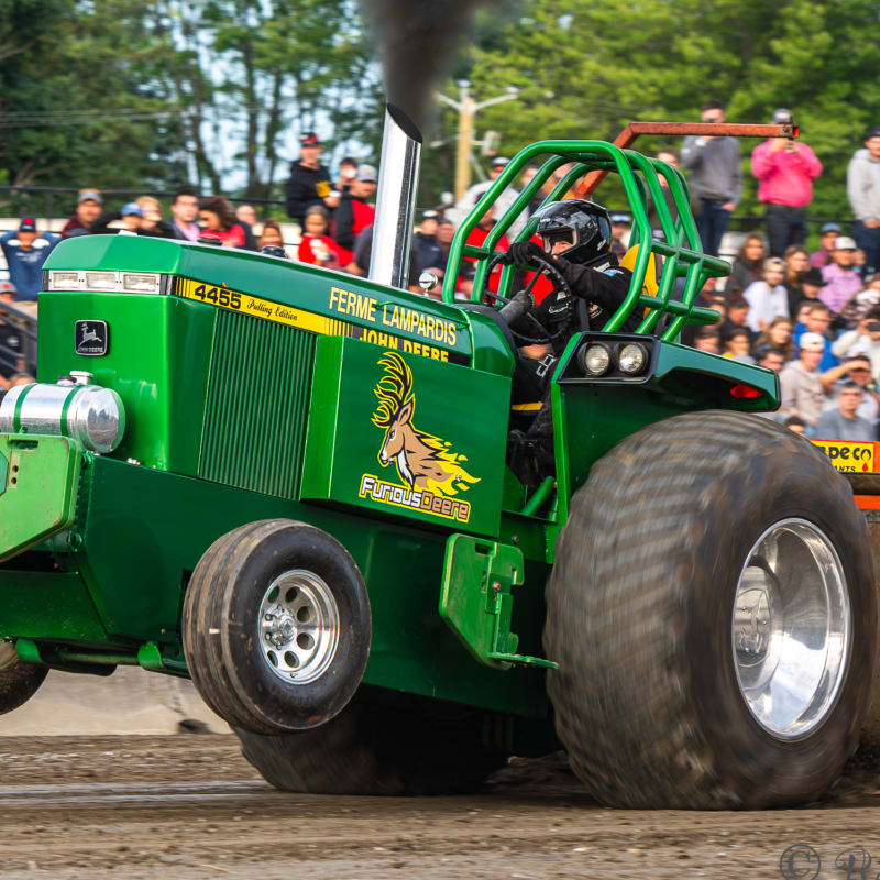 Tire de tracteur à l'expo agricole Saint-Hyacinthe.