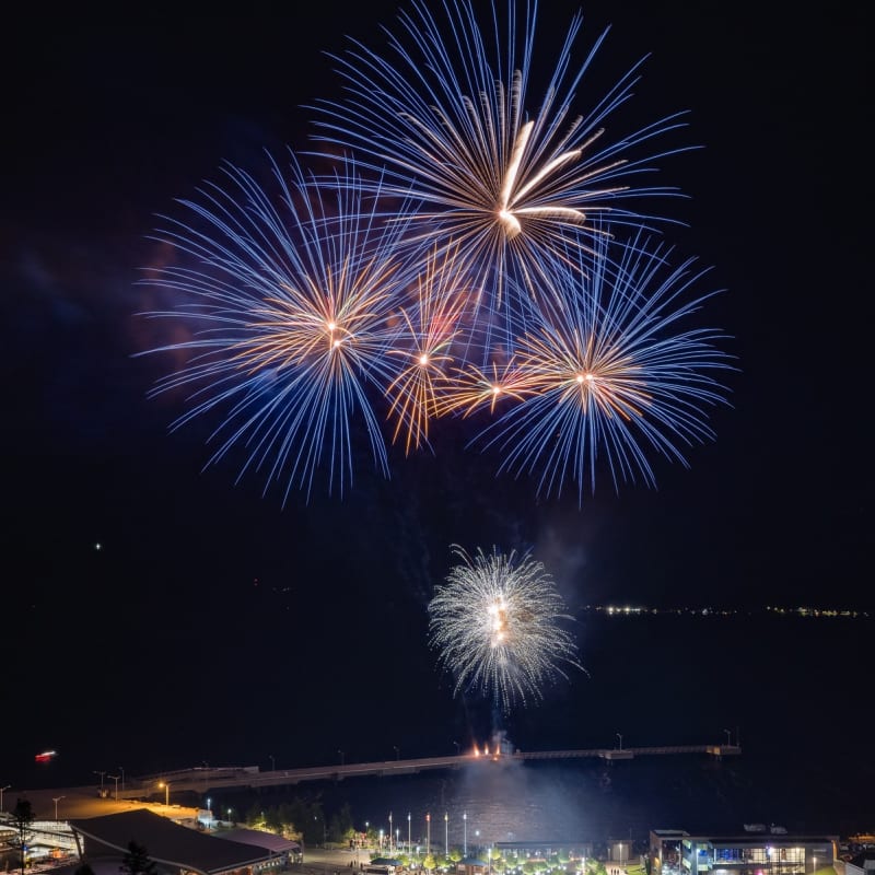 Festival Les Grandes Veillées - Fireworks lighting up the night sky