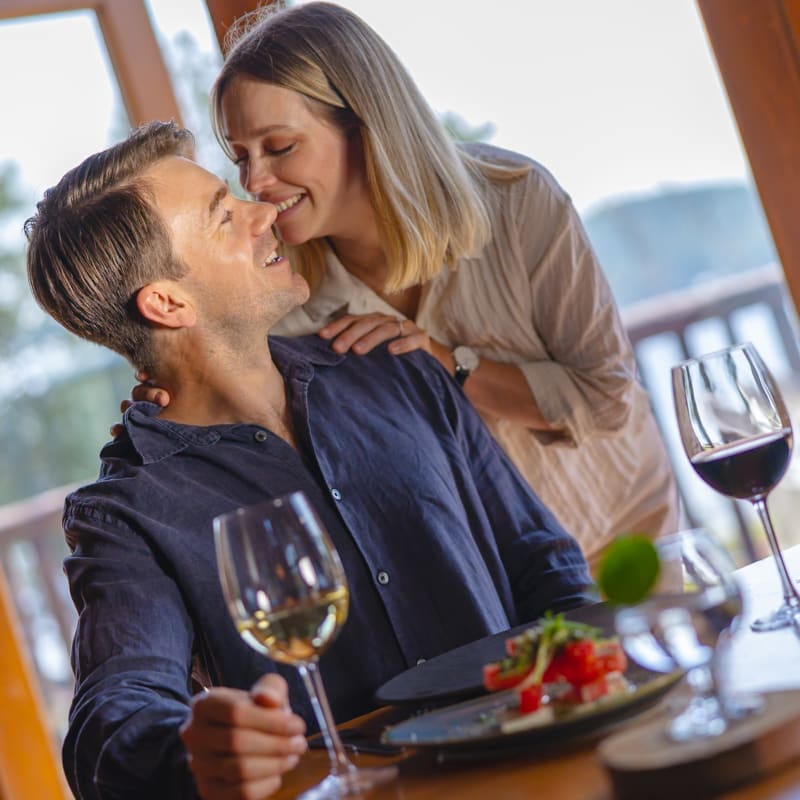 Grand Lodge Mont-Tremblant - Couple at the restaurant