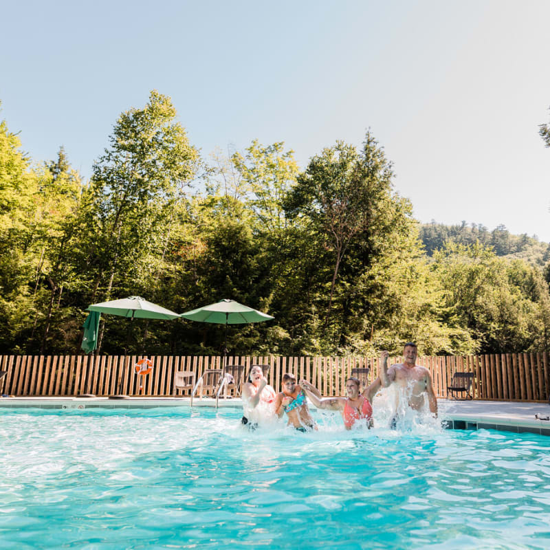 Family in a pool at Huttopia Sutton. 