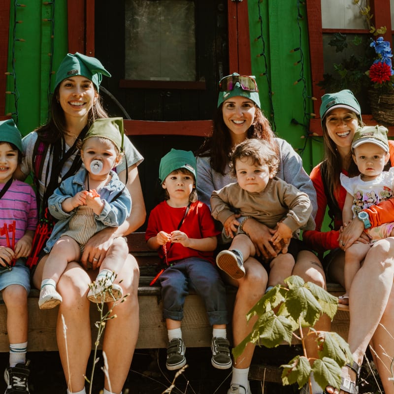 Moms and kids at la Vallée Secrète.