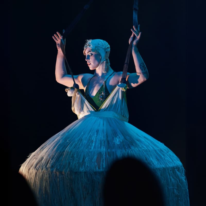 Le Monastère - Cabaret de Cirque - An artist is inside a suspended dress