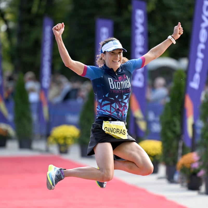 Marathon Beneva de Montréal - A runner jumps with joy