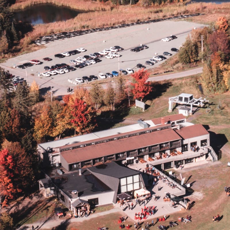Profitez pleinement de l'automne dans Memphrémagog - Vue au sommet du mont Owl's Head