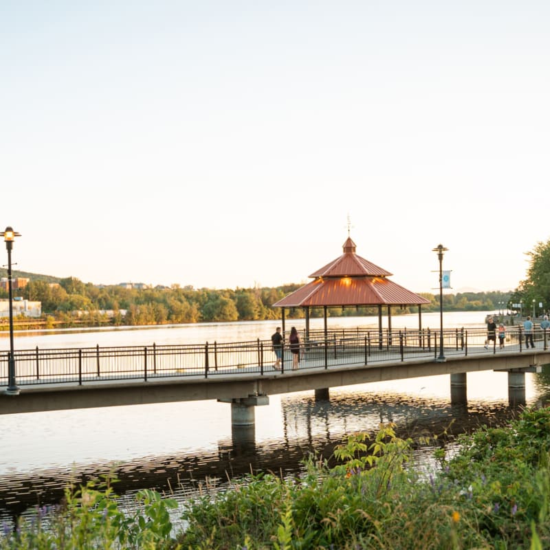 Discover the vibrant beat of Sherbrooke, the heart of the Townships! - Lac des Nations boardwalk
