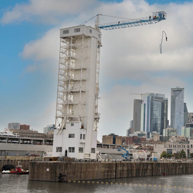 Saut à l'élastique au dessus du Vieux-Port