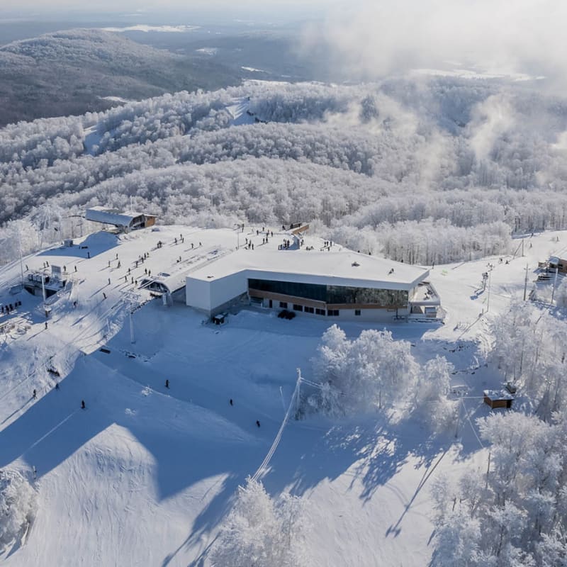 bromont_montagne_dexperiences___station_de_ski_2_h