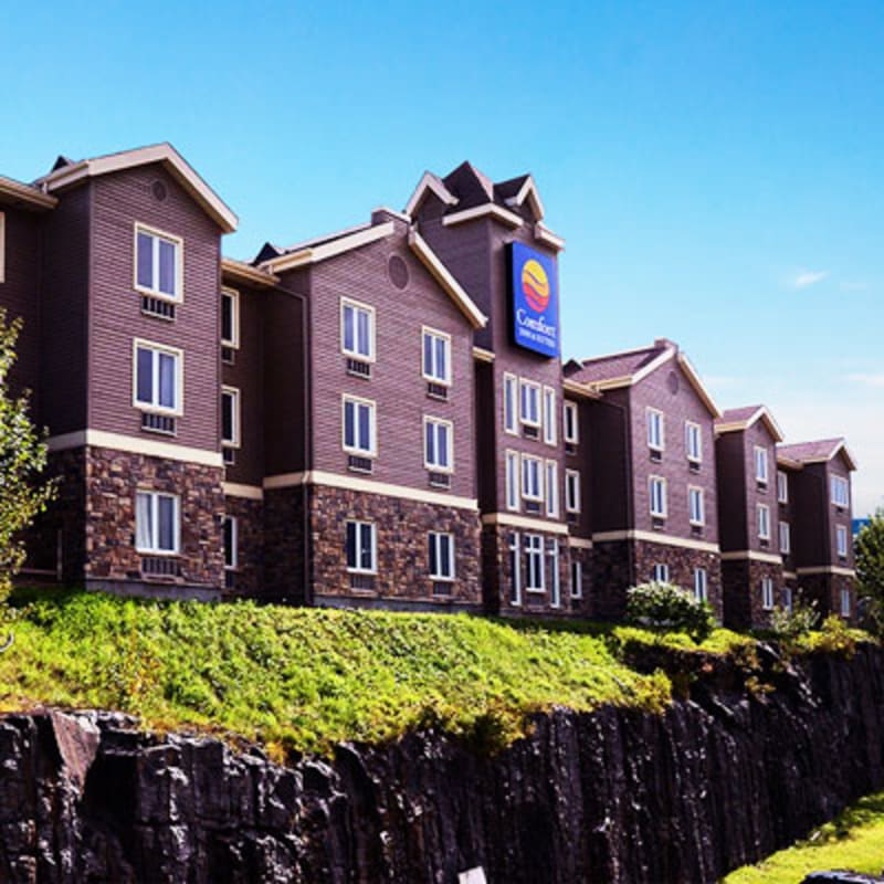 comfort_inn__suites_st_jerome_1