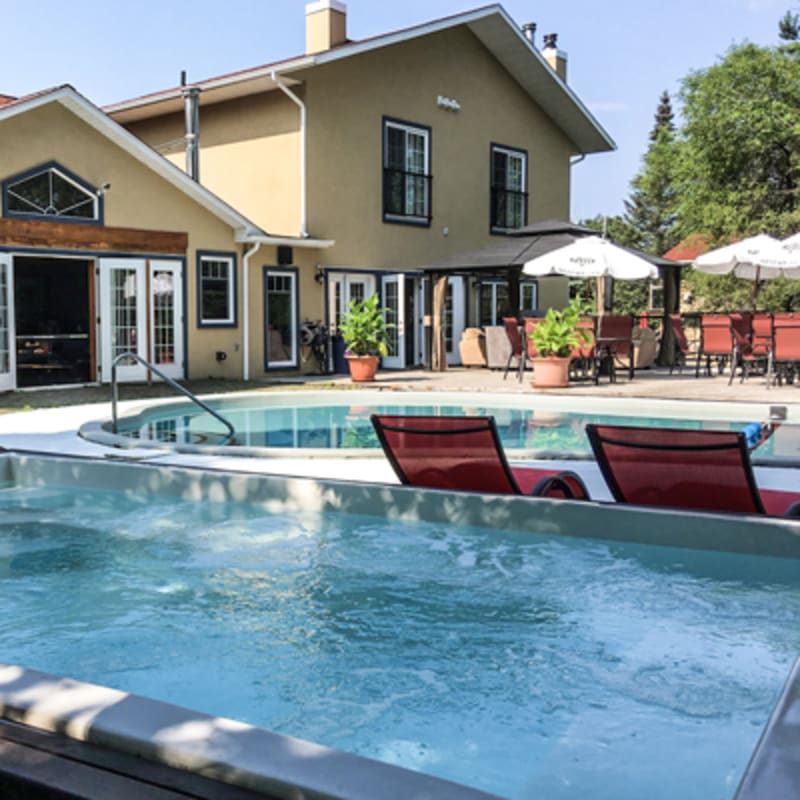 le_montagnard_hotel_condos__chalets_1