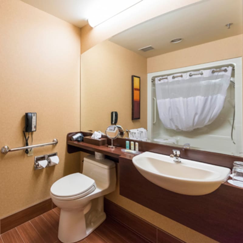 quality_inn__suites_levis_4