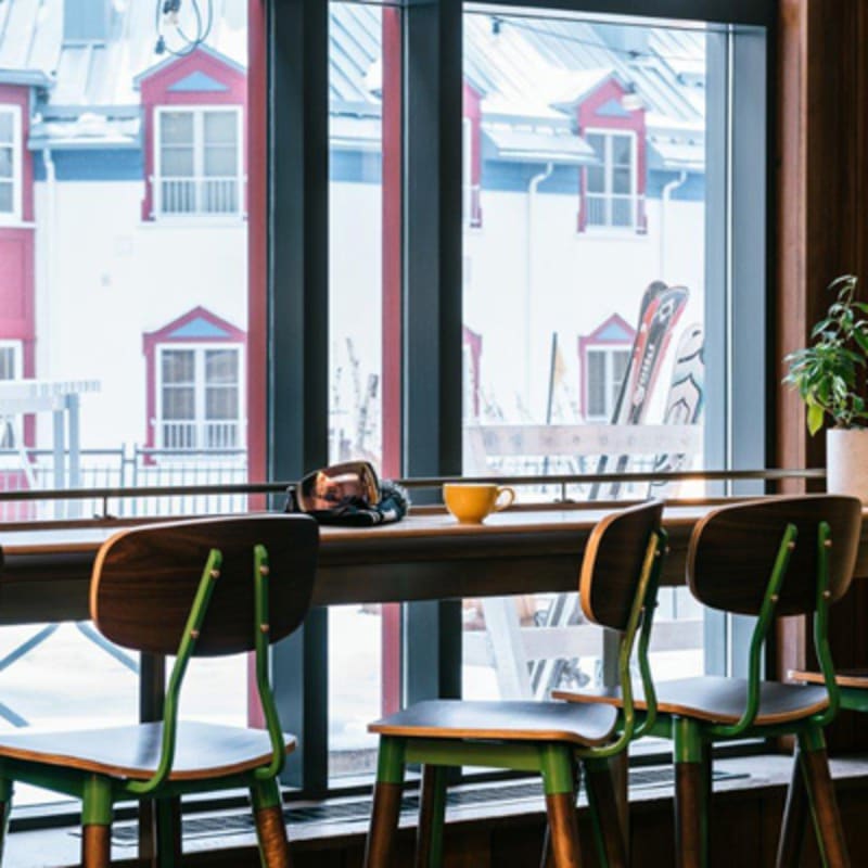 ricochet_cafe__terrasse___fairmont_tremblant_2