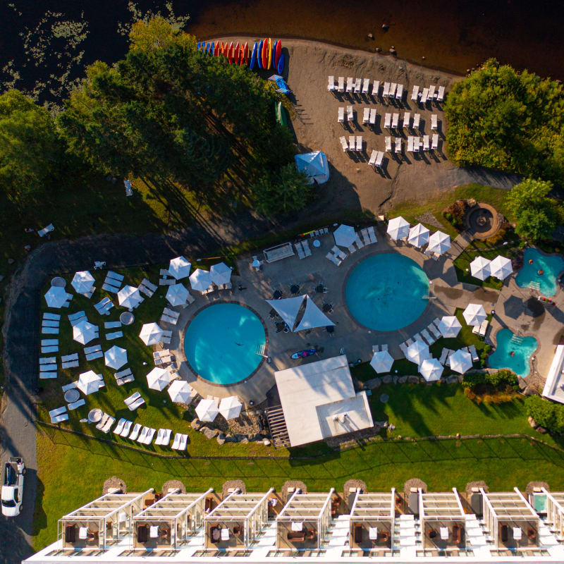 Pools, patio chairs and hot tubs at the Lido thermal.