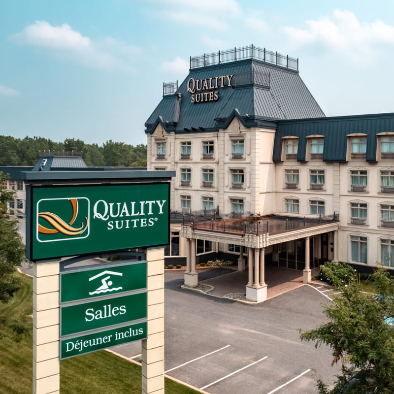 Extérieur du Quality Suites Drummondville.