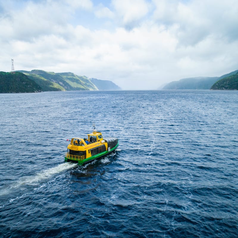 Navette maritime sur le Fjord du Saguenay.