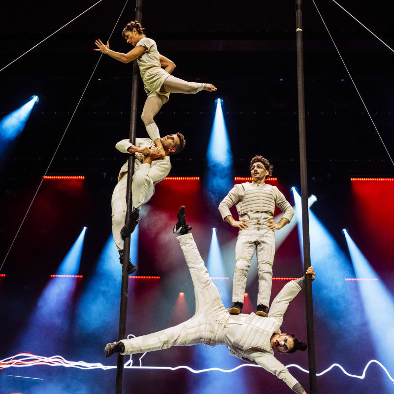 Acrobats on stage at a show at Amphitéâtre Cogeco