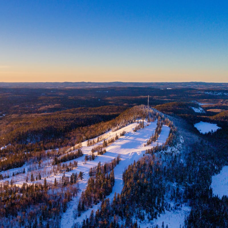 Mont Kanasuta en hiver au lever du soleil.