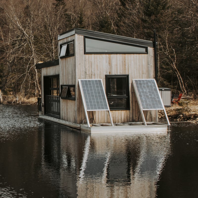 Floating cabin on a lake at Bora Boréal.