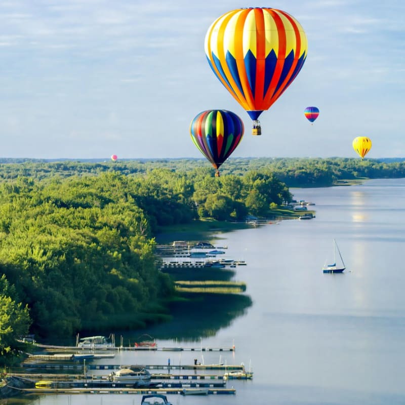 Hot-air balloons on the Richelieu.