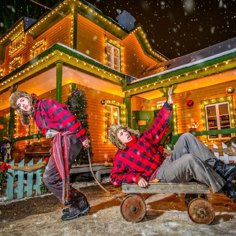 Tourisme Drummondville two men having fun in front of a lit-up house