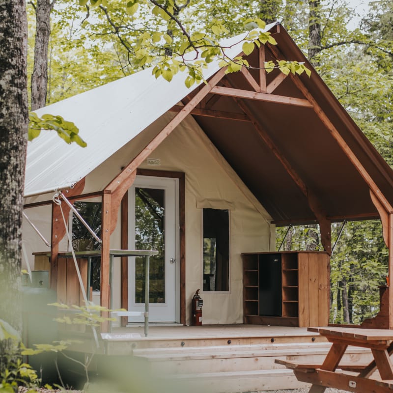 Tente prêt-a-camper au Kenauk Nature.