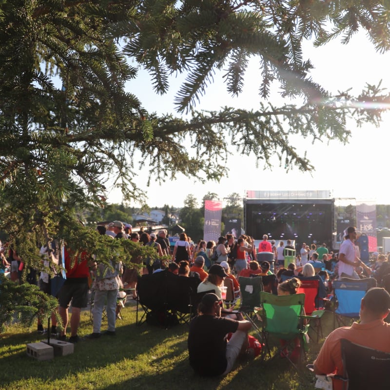 Foule au H2O festival.