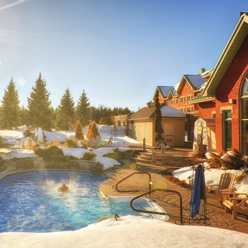Outdoor heated pool in winter at 'Auberge Godefroy.