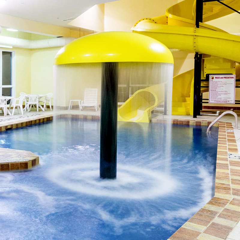 Swimming pool with water games at Super 8 Sainte-Agathe-des-Monts